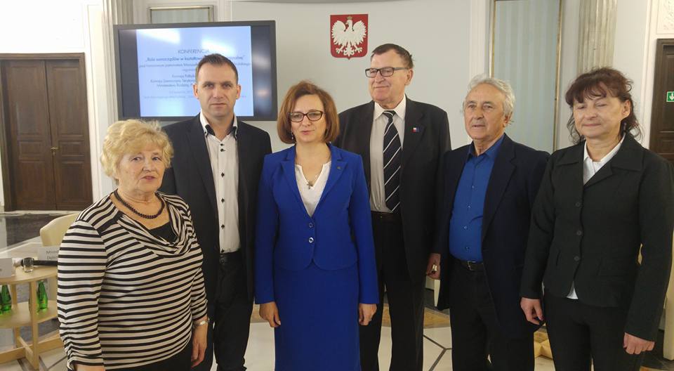 Delegacja Starachowic z Wojewodą Świętokrzyskimw przerwie konferencji - Sejm RP Sala Kolumnowa images